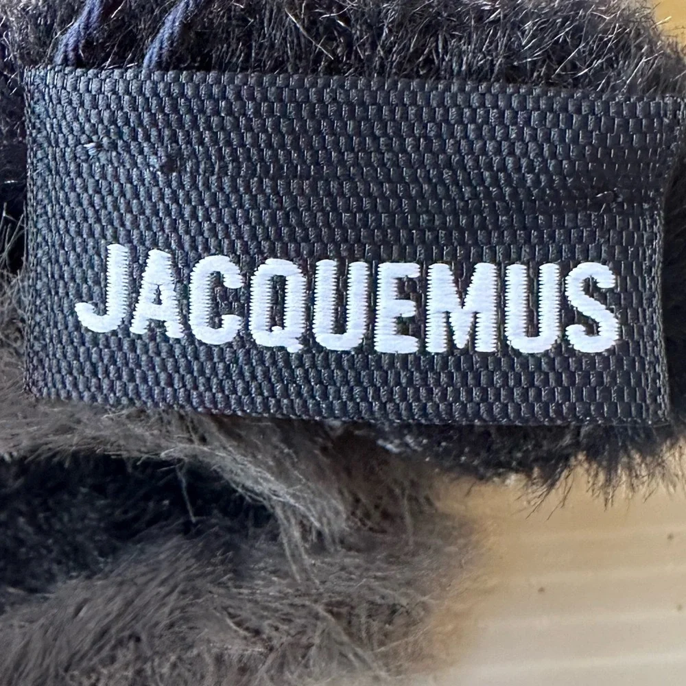 Jacquemus LES NEVE FLUFFY LOGO-EMBROIDERED GLOVES IN BLACK NWT